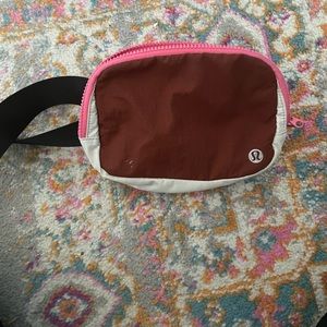 Lululemon everywhere belt bag